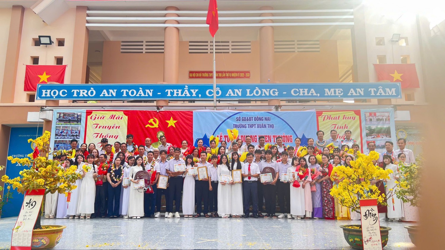 Lễ vinh danh – Trao thưởng giáo viên bồi dưỡng và học sinh đạt thành tích cao tại các hội thi cấp tỉnh năm học 2025-2026