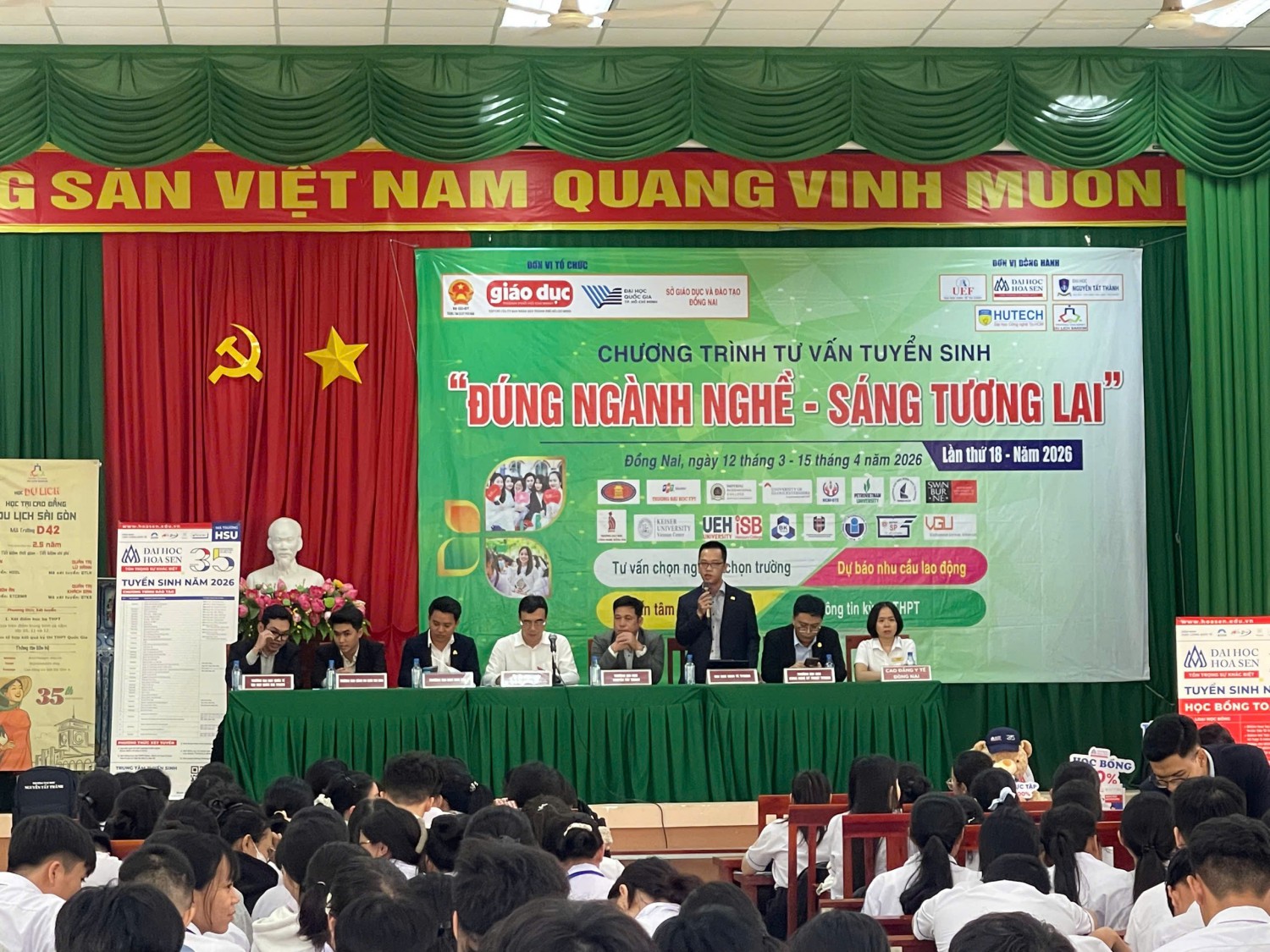 Tư vấn tuyển sinh "ĐÚNG NGÀNH NGHỀ - SÁNG TƯƠNG LAI 2026"