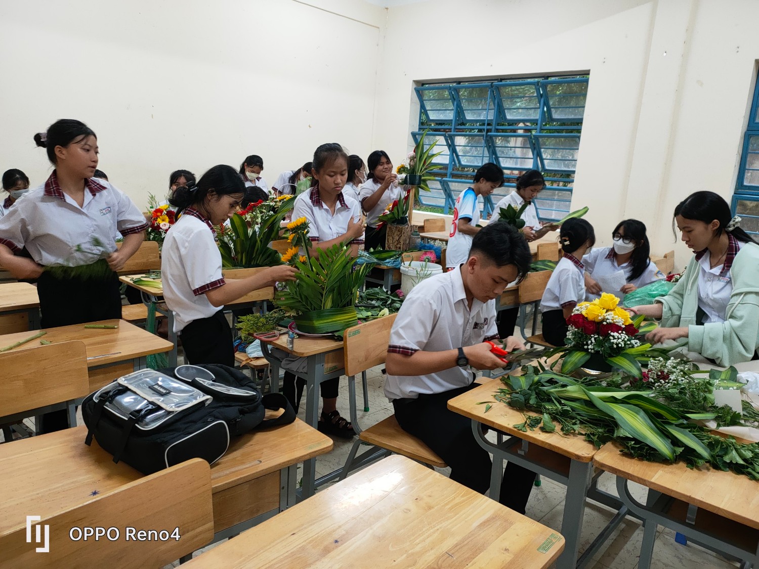 Thi cắm hoa chào mừng 20/11